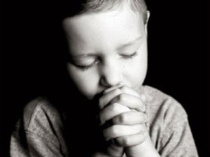 children-child-praying-hersheyfree-com